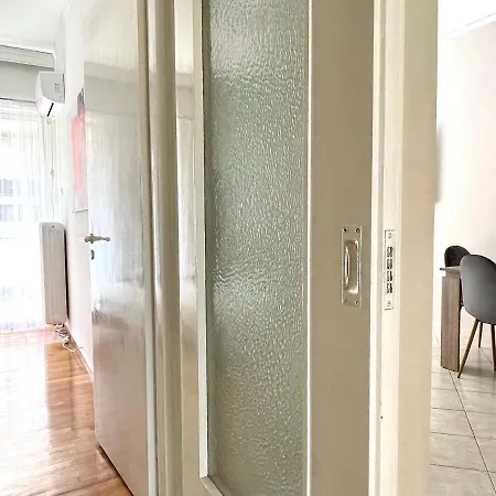 2-bedroom Fancy Near Metro Apartment *